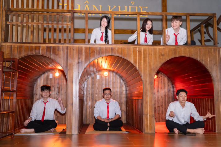 Sinh viên Quản trị khách sạn trải nghiệm mô hình chăm sóc sức khỏe tại Carezone 60