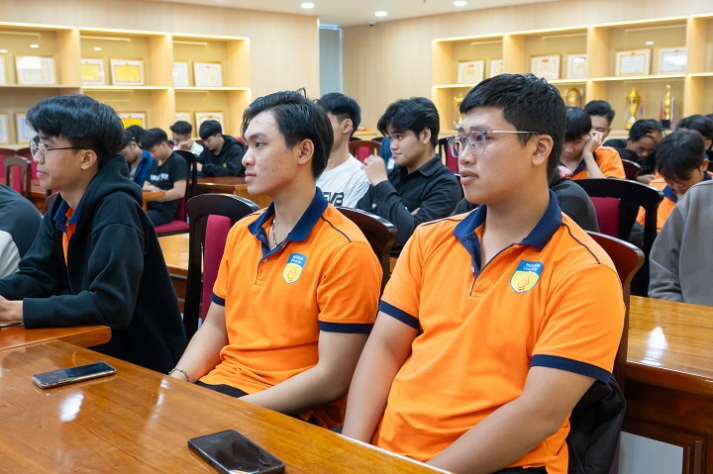 Các chuyên gia khơi dậy niềm đam mê đổi mới sáng tạo và khởi nghiệp cho sinh viên Viện Công nghệ Việt - Nhật 84