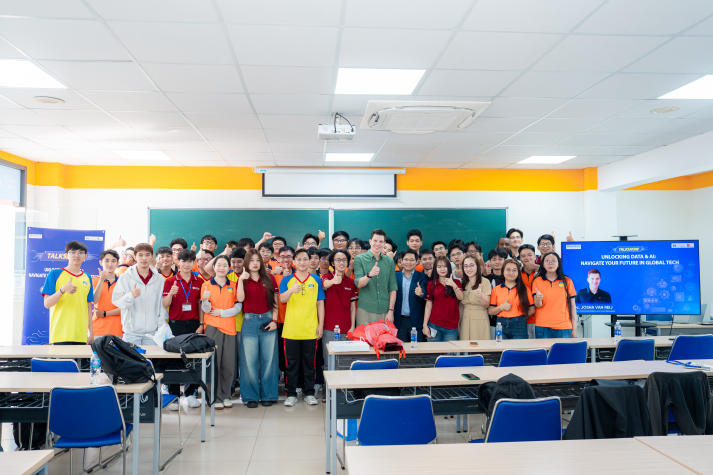 Giải mã dữ liệu và AI: Gen Z HUTECH làm chủ tương lai số 44