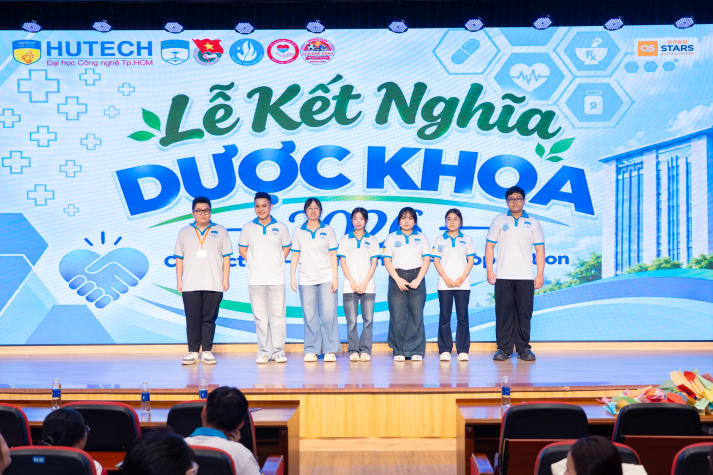 [Video] Lễ kết nghĩa Dược Khoa 2026: Chuyện học, chuyện nghề nối nhịp các thế hệ dược sĩ tương lai 91