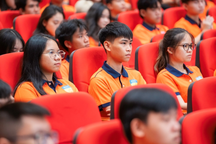 [Video] HUTECH tiếp lửa nhiệt huyết cho các tân binh từ buổi Sinh hoạt đầu khoá 115