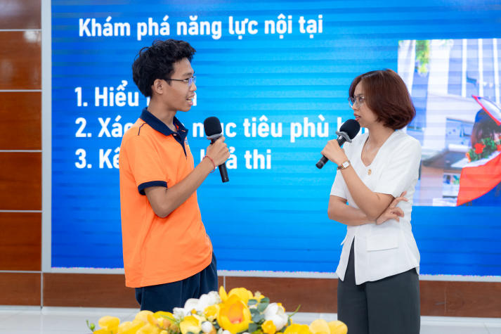 Học bí quyết phát triển bản, sinh viên Khoa Quản trị kinh doanh tự tin tỏa sáng trong kỷ nguyên mới 45