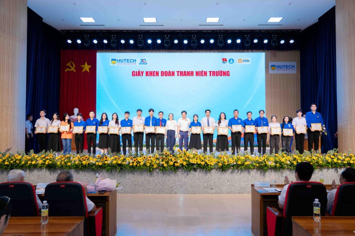 HUTECH vinh danh những "ngôi sao" trong công tác Đoàn - Hội và phong trào thanh niên năm học 2023-2024 58