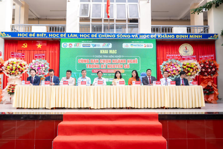[Video] HUTECH đồng hành khởi động chương trình hướng nghiệp tại 450 trường, cơ sở giáo dục 44