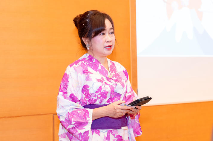 Khoa Nhật Bản học phối hợp cùng Tổng Lãnh sự quán Nhật Bản lan tỏa văn hóa Furoshiki đến sinh viên 33