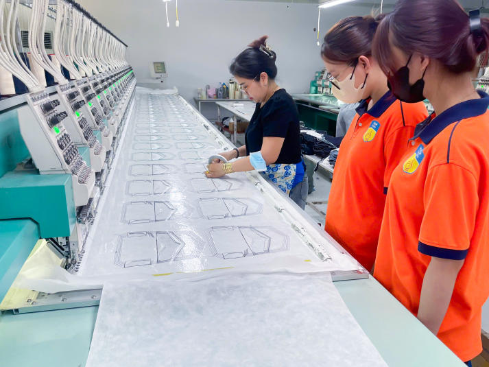 Sinh viên ngành Công nghệ dệt, may “chạm tay" vào thực tế tại Công ty TNHH PPJ Wiser 32