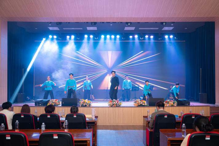 Trình diễn giàu bản sắc, sinh viên Thanh nhạc tỏa sáng trong kỳ thi tốt nghiệp 33