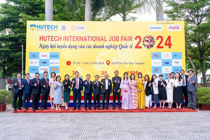 [Video] Sinh viên hào hứng “săn” hơn 1.500 đầu việc hấp dẫn tại “HUTECH International Job Fair 2024” 13