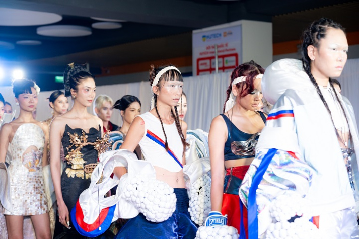 [Video] Đồ án thời trang đầy cảm hứng của sinh viên Thiết kế thời trang HUTECH 38