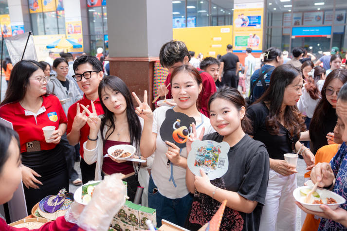 [Video] Một ngày “du hành” qua 15 nền văn hóa cùng Food Stories của sinh viên Quan hệ công chúng 97