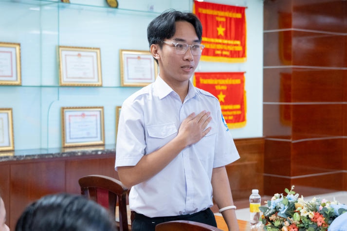 Lễ kết nạp Đoàn Thanh niên Cộng sản Hồ Chí Minh và trao giải các hội thi tại Hội Xuân HUTECH 2024 40