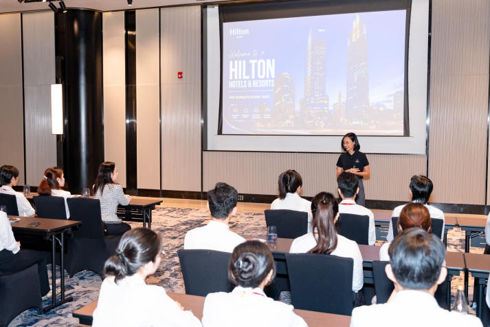 [Ảnh] Sinh viên Quản trị Du lịch - Nhà hàng - Khách sạn khám phá dịch vụ cao cấp tại Hilton Saigon 84