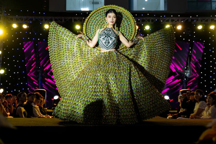 Sinh viên Quản trị sự kiện HUTECH mang sắc phục Việt lên sân khấu Fashion Show đầu tay 77