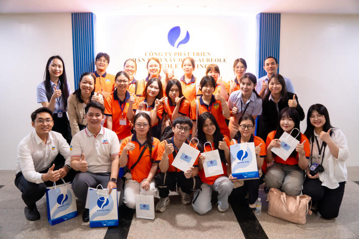 Sinh viên ngành Ngôn ngữ Nhật khám phá nghiệp vụ dự toán tại ACSD 8