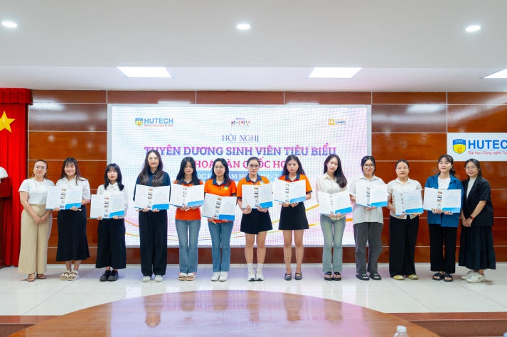 Khoa Hàn Quốc học vinh danh nhiều sinh viên tiêu biểu và tổ chức buổi giao lưu cùng cựu sinh viên 98