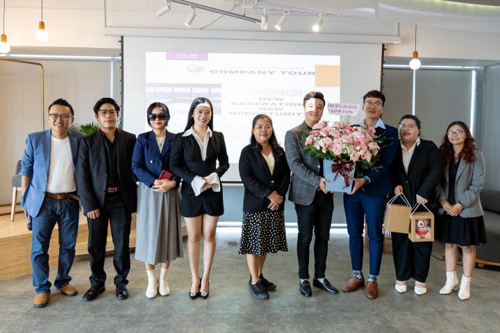 Sinh viên Khoa Tiếng Anh HUTECH tham quan Công ty TNHH Bảo hiểm nhân thọ AIA Việt Nam 19
