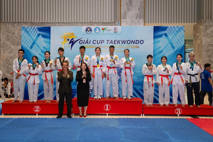 Đoàn vận động viên CLB Taekwondo HUTECH gặt “mưa” huy chương tại Giải đấu “Cup Taekwondo Trường Đại học Văn Hiến mở rộng lần thứ 8” 93