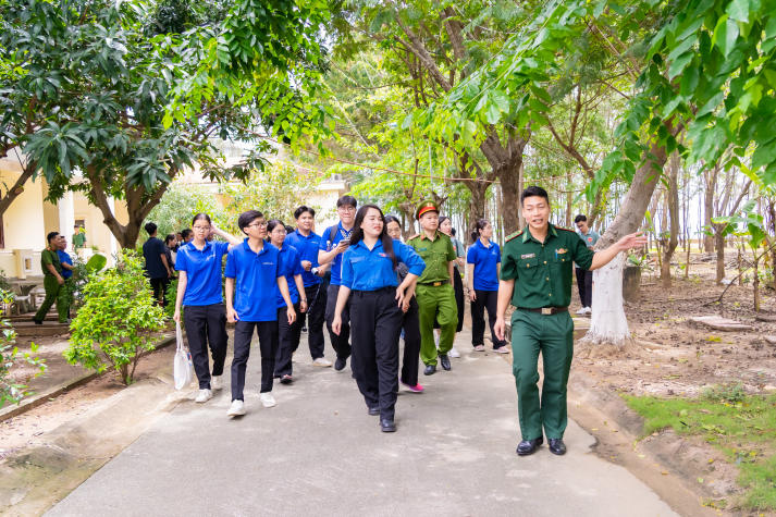 [Ảnh] Chi bộ 17 HUTECH nối dài tinh thần bảo vệ chủ quyền biển đảo tại Đồn Biên phòng Cần Thạnh (Cần Giờ) 161