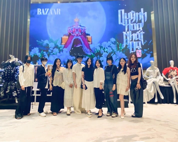 Dự triển lãm Vietnam’s Fashion Journey 2000-2023, sinh viên Thiết kế thời trang chiêm ngưỡng loạt “tạo tác” của các NTK đình đám 61
