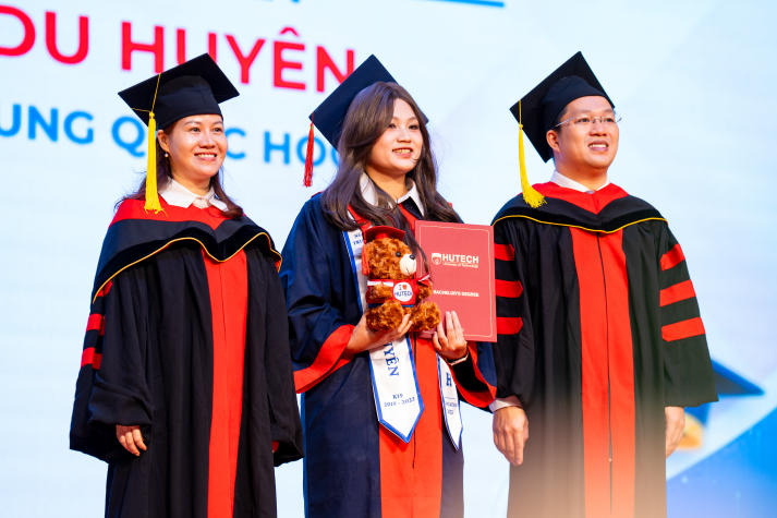 [Video] Từ sàn đấu đến lễ vinh danh: Câu chuyện bản lĩnh của tân khoa HUTECH Nguyễn Phạm Vĩnh Khang 91