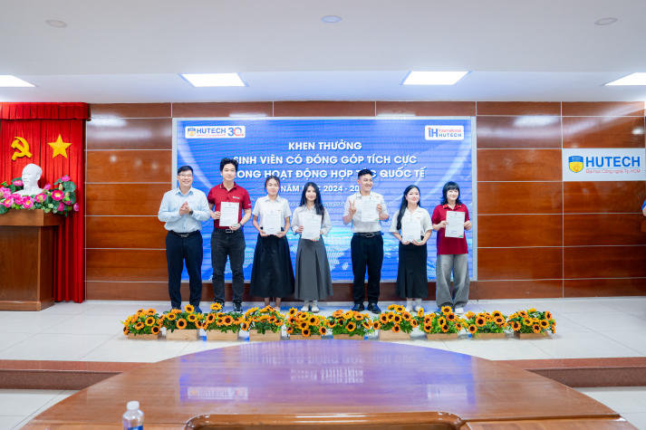 Tôn vinh những dấu ấn nổi bật trong phong trào sinh viên Viện Đào tạo Quốc tế năm học 2024-2025 57
