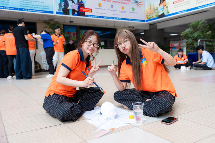 Sinh viên Khoa Tài chính - Thương mại lan tỏa tinh thần sẻ chia qua phong trào nuôi heo đất 67