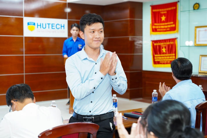 ​Khoa Dược HUTECH tổng kết và phát động phong trào sinh viên năm học 2023-2024 với nhiều kỳ vọng bứt phá 34