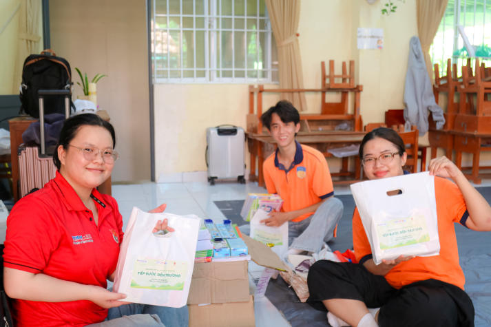 Hành trình tuổi trẻ HUTECH gieo yêu thương, nâng bước em đến lớp 23