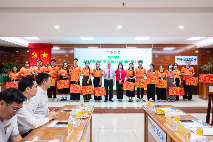 [Video] Tết xa nhà, ấm tình sẻ chia: HUTECH đồng hành cùng sinh viên đón Xuân Bính Ngọ 2026 60