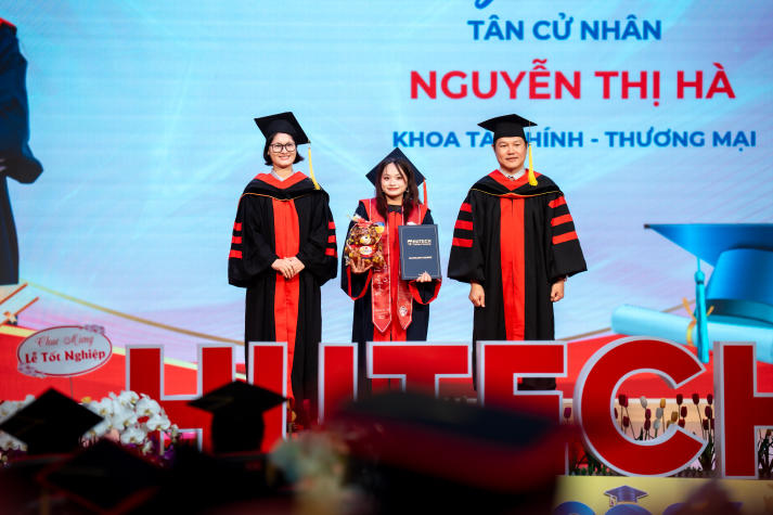 Tân cử nhân HUTECH vững vàng hành trang, rộng mở hành trình mới 50