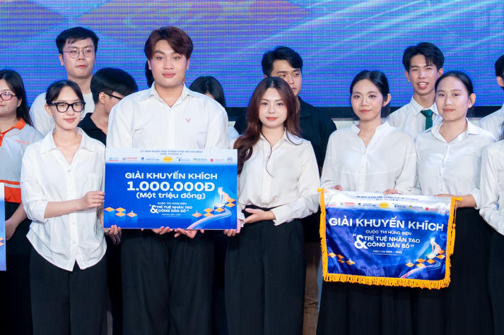 Sinh viên HUTECH tự tin thể hiện bản lĩnh tại Hội thi Hùng biện Khối thi đua 17 8