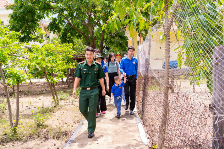 [Ảnh] Chi bộ 17 HUTECH nối dài tinh thần bảo vệ chủ quyền biển đảo tại Đồn Biên phòng Cần Thạnh (Cần Giờ) 166