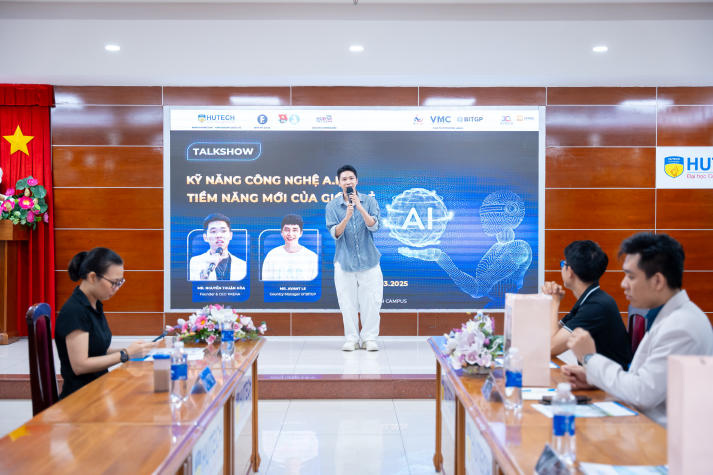 [Ảnh] Sinh viên Khoa Marketing - Kinh doanh quốc tế khám phá tiềm năng AI trong kỷ nguyên số 25
