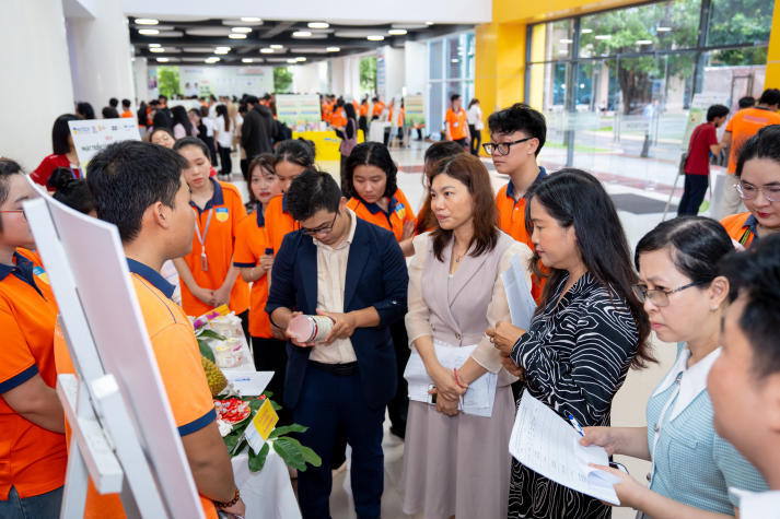 Bí quyết giúp sinh viên HUTECH tự tin truyền đạt ý tưởng, làm chủ sân khấu 67