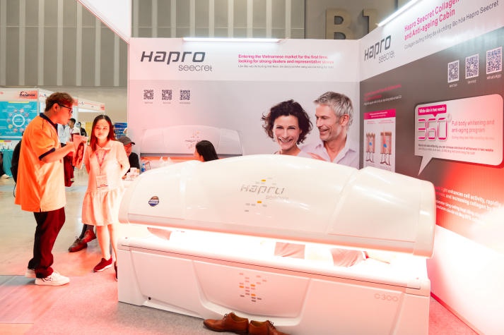 Sinh viên Công nghệ thẩm mỹ, Công nghệ sinh học khám phá triển lãm quốc tế Vietnam Beautycare Expo 44