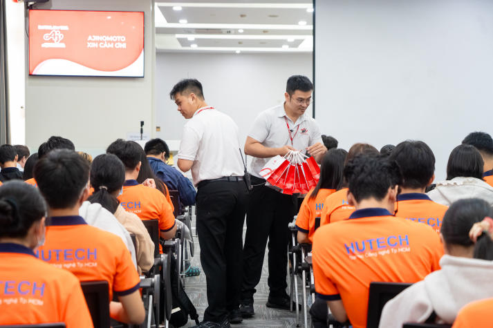 Sinh viên Công nghệ thực phẩm “mắt thấy, tay chạm” quy trình sản xuất xanh tại Nhà máy Ajinomoto Việt Nam 54