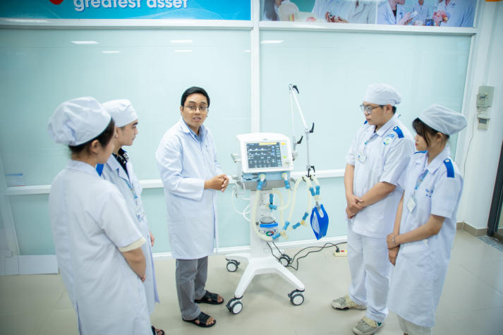 Điểm xét học bạ ngành Dược, Điều dưỡng, Xét nghiệm HUTECH lần lượt là từ 21 và 19, học phí khoảng 11-12 triệu/kỳ 170