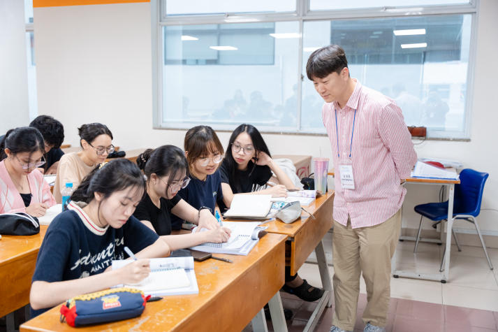 HUTECH welcomes internship students from Korea Cyber University 77