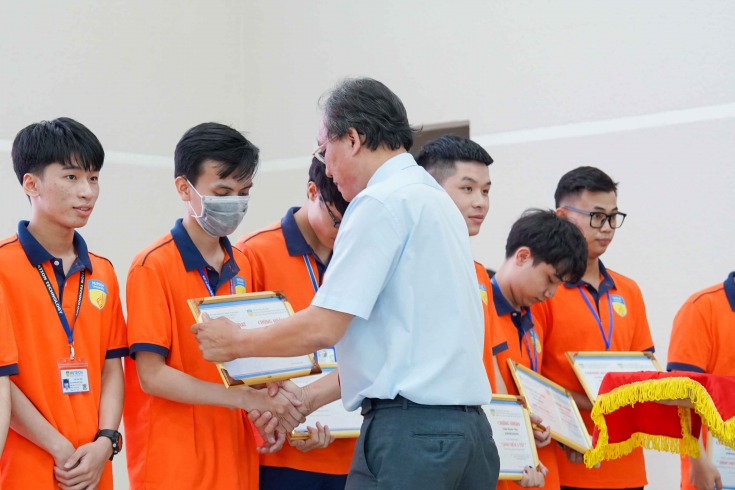 Khoa Công nghệ thông tin tổ chức cuộc thi “Ươm mầm tài năng IT”, Hội nghị tổng kết và phát động phong trào sinh viên năm học 2022-2023 238