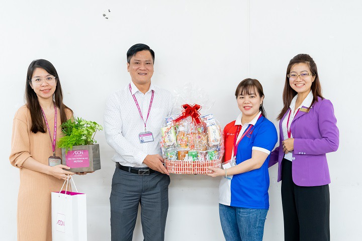 Sinh viên Khoa Nhật Bản học tích luỹ kiến thức thực tế hữu ích từ chuyến tham quan Trung tâm mua sắm AEON Bình Tân 132