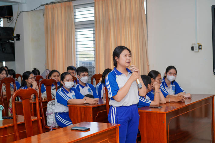 Sinh viên ngành Tâm lý học kết nối hơn 2.000 học sinh An Giang qua hành trình “Hiểu tâm lý - Vững tương lai” 106