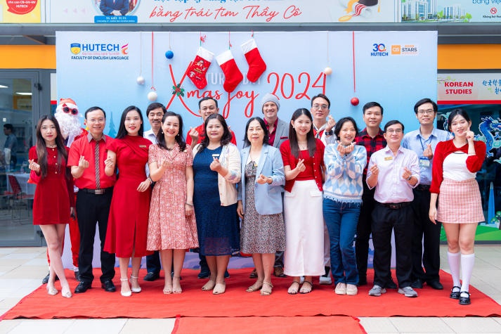 Cultural Day Xmas Joy 2024: Sinh viên Khoa Tiếng Anh lan tỏa tinh thần Giáng sinh cùng bè bạn quốc tế 10