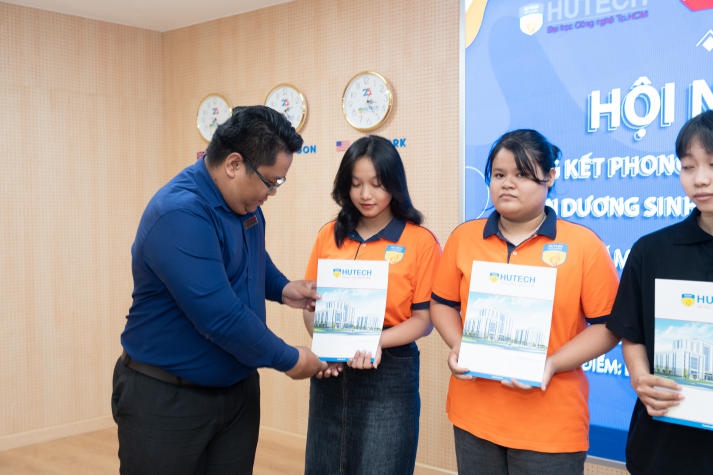 Nhiều sinh viên Khoa Kiến trúc - Mỹ thuật HUTECH được vinh danh 69