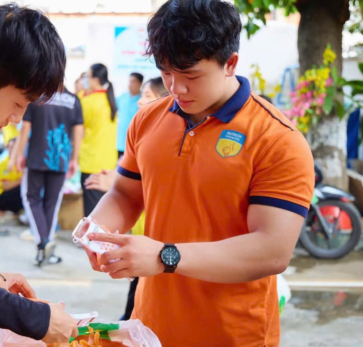 Hai sinh viên HUTECH “rinh” Huy chương Bạc tại Giải Vô địch Thể hình Trẻ Quốc gia năm 2025 22