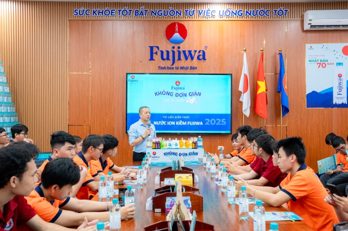 Sinh viên Viện Kỹ thuật học từ thực tiễn tự động hóa tại FUJIWA Việt Nam 5