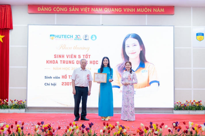 Tổng kết và triển khai công tác năm học 2024-2025, Khoa Trung Quốc học bắt đầu cho một hành trình phát triển mạnh mẽ 106