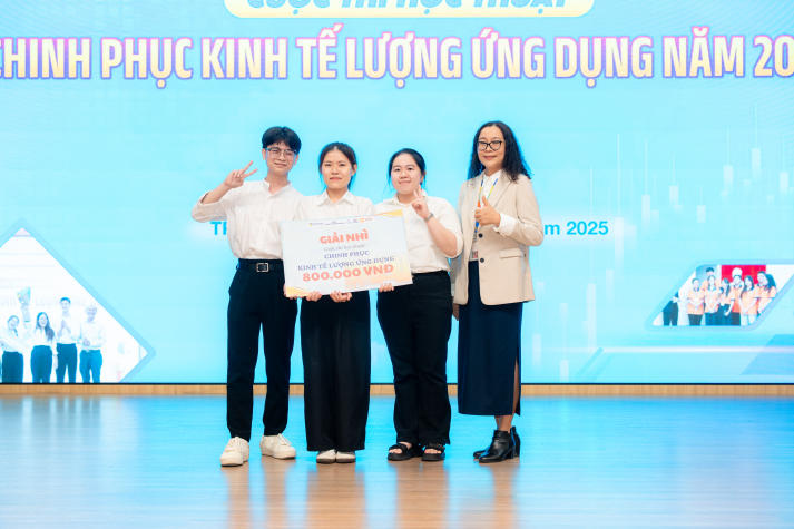 [Video] Sinh viên Khoa Quản trị kinh doanh làm chủ mô hình kinh tế lượng - Bứt phá tư duy, chinh phục tri thức 116