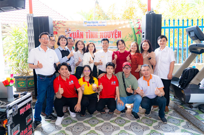 Khi mùa xuân được tạo nên từ ý thức sẻ chia của Khoa Tài chính - Thương mại HUTECH 9