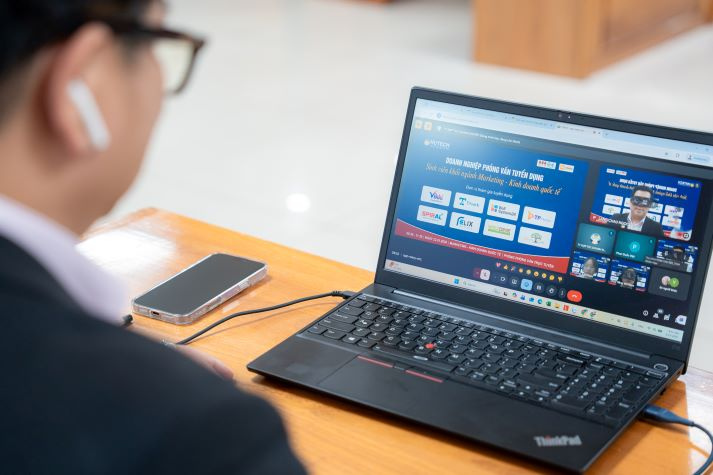 Hơn 365 cơ hội việc làm cho sinh viên Marketing - Kinh doanh quốc tế từ chương trình phỏng vấn trực tuyến 44