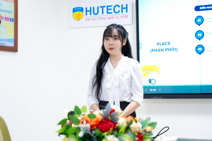 Học viên cao học Marketing phân tích hành vi số và xu hướng tiêu dùng mới 56
